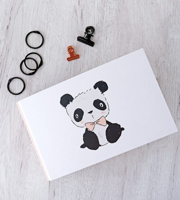 Carpeta 4x6" Pequeño Panda de la colección del mismo nombre. Para álbum de fotos o scrapbooking