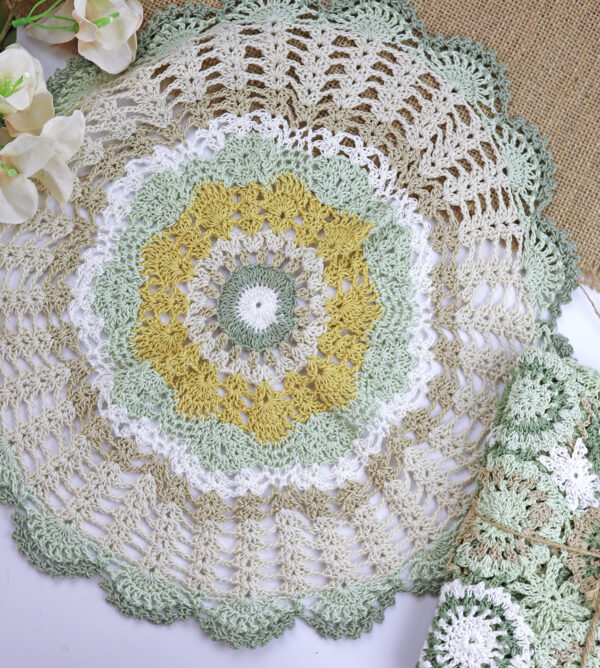 Centro crochet Country, realizado a mano en tonos verdes