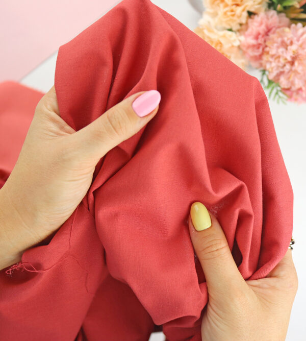 Tejido algodón color rojo lavado, para trabajos de costura creativa