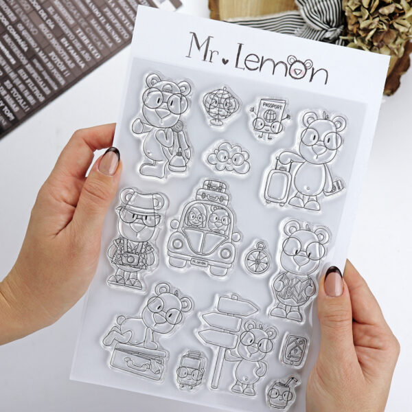 Set de sellos Mr Lemon en Bon voyage, diseñados por Andrea la gafotas y preparados por Alúa Cid. Para manualidades y scrapbooking