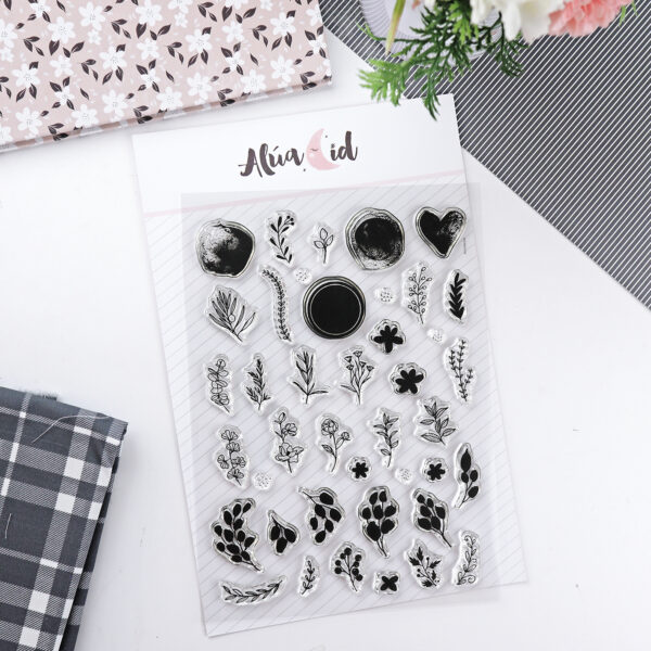 Set de sellos Una de flores, para decorar tu álbum de fotos o agenda de modo sencillo. 41 piezas