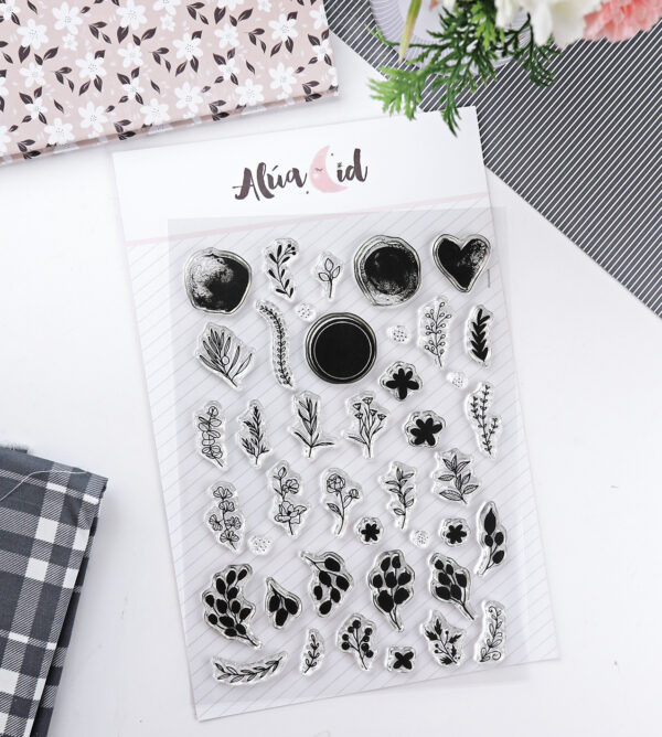 Set de sellos Una de flores, para decorar tu álbum de fotos o agenda de modo sencillo. 41 piezas